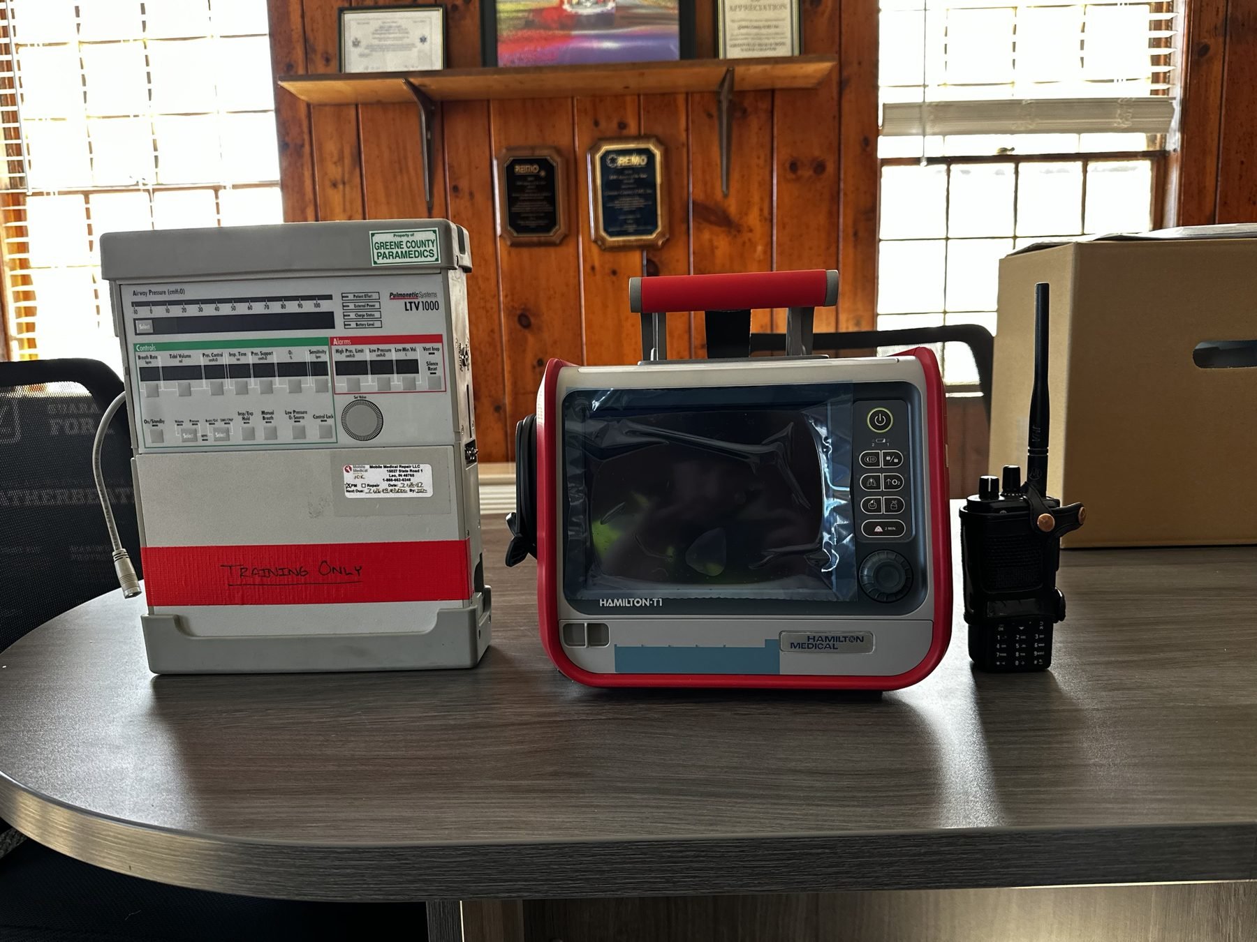 An LTV ventilator beside a Hamilton T1